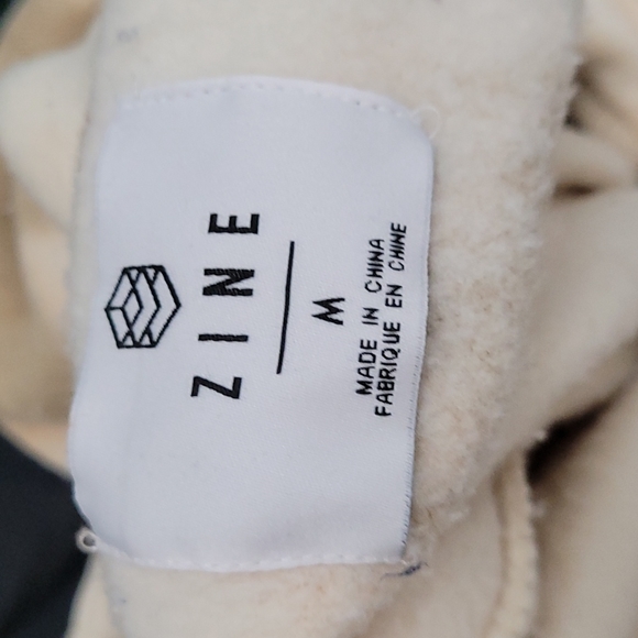 Zine Cropped Hoodie - Picture 4 of 4